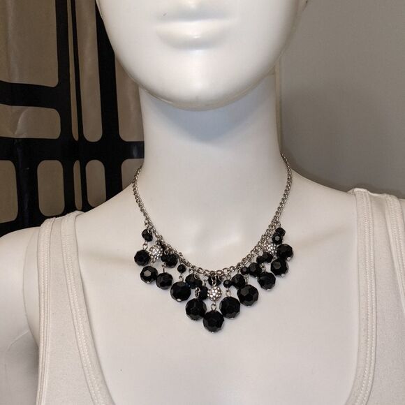 Vintage perfect sized black & silver statement necklace - Picture 4 of 5